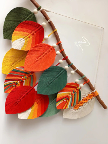 آویز برگ با دیزاین مهره های چوبی